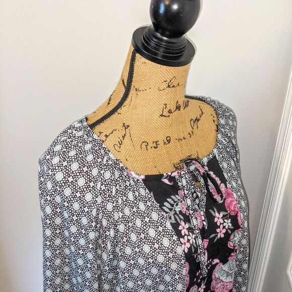 NWT floral blouse - Picture 3 of 7